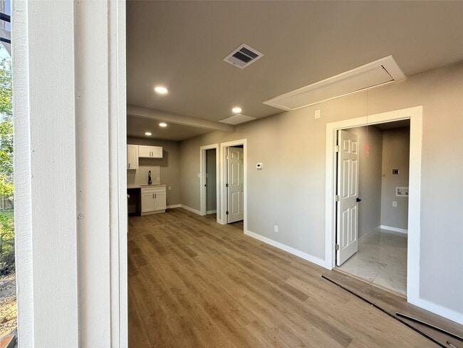 Photo - 2209 Gano St Unit 4