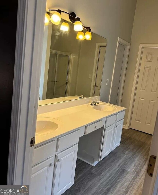 Photo - 235 Circle Rd