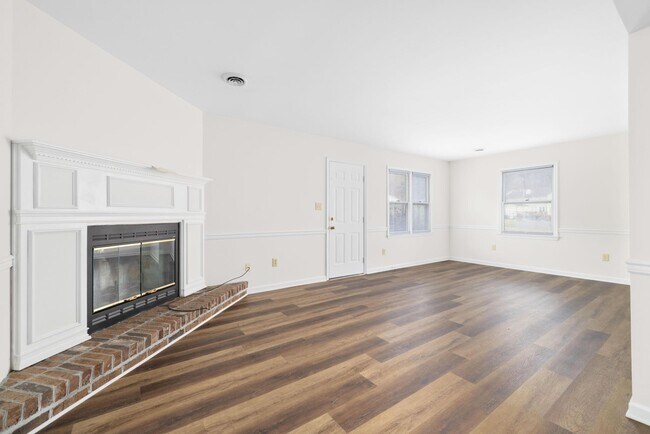 Photo - 2007 Williamsburg Square