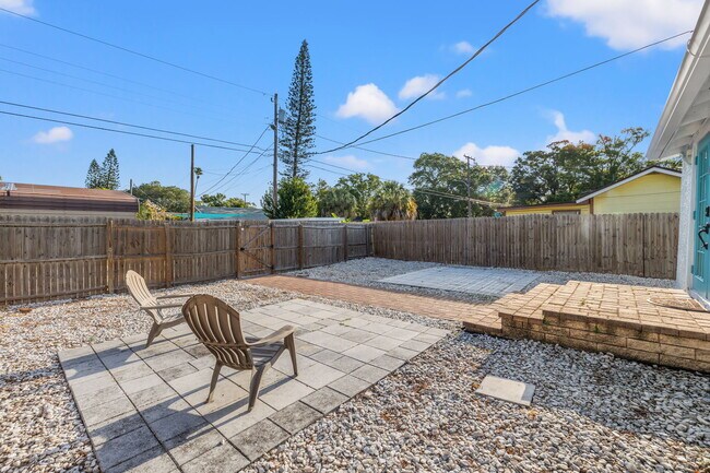 Photo - 4009 Burlington Ave N