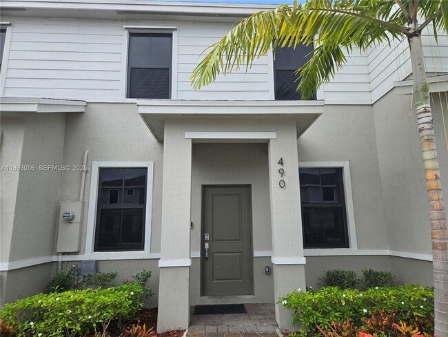 Photo - 490 NE 12th St