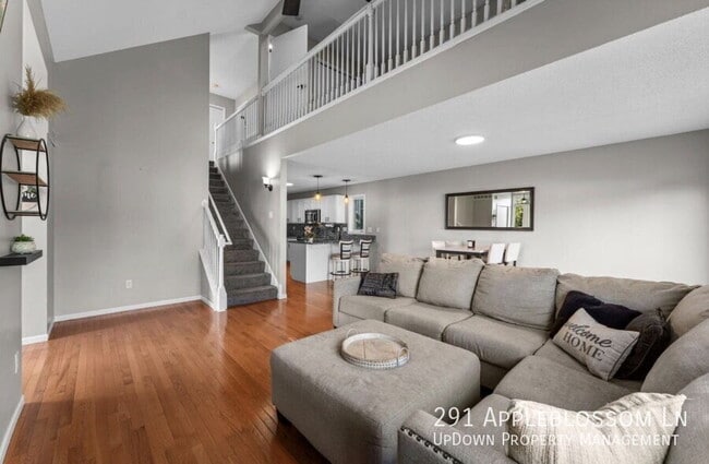 Photo - 291 Appleblossom Ln
