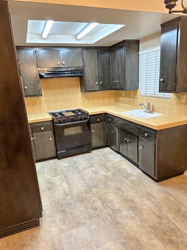 Photo - 961 W 18th St Unidad 3