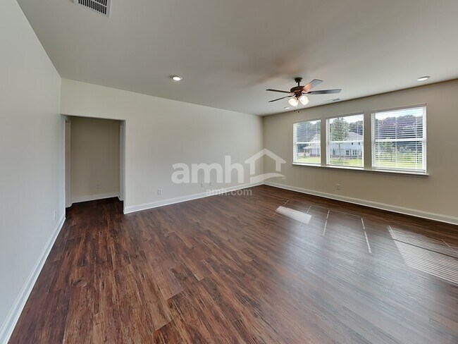 Photo - 838 Carnaby Ln