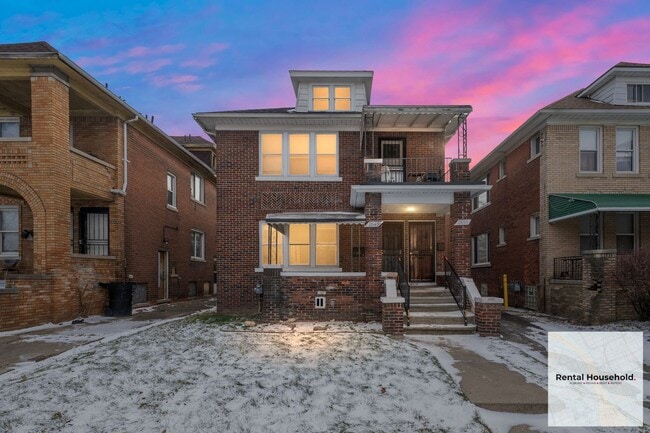 Building Photo - 2649 Pasadena St Unit 2649