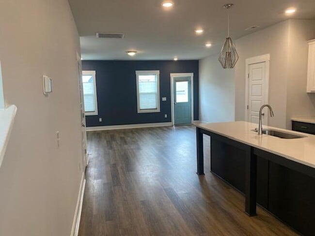 Photo - 686 Vine Pkwy