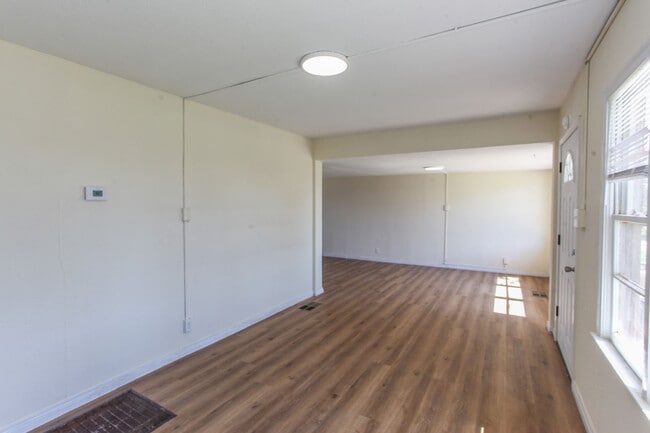 Photo - 614 Ridgelea Dr