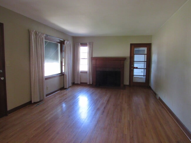 1605 Broadlawn Ave