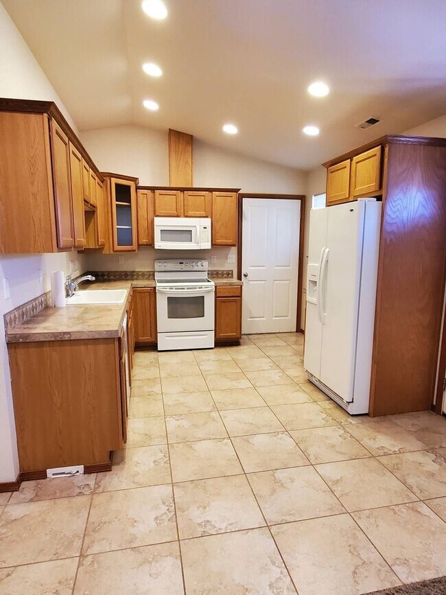 7579 Cox St NE Unidad 7579 A Cox Street