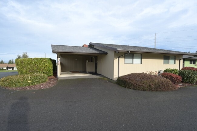Building Photo - 2 bed 1 bath condo in 55+ community- ALL U... Unit #26D
