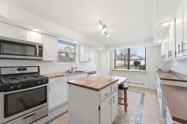 Photo - Beautiful, Newly Updated 3 Bedroom/1.5 Bath on quiet street near Pittsburgh's North side. AVAILAB...