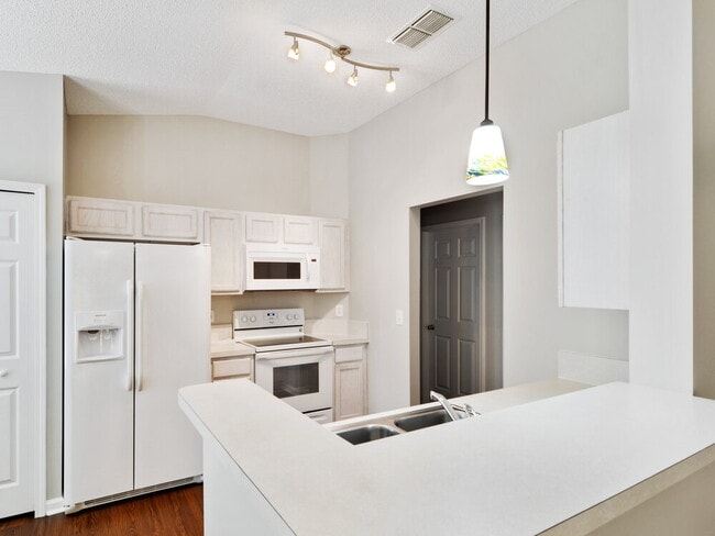 Photo - 1953 Longneedle Lane