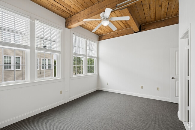 2BR, 2BA - 805SF - Primary Bedroom