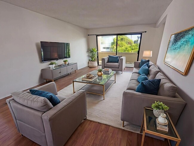 Building Photo - 408 N Venice Blvd Rental