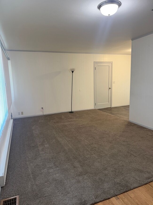 Building Photo - 12506 SE Lincoln Ct
