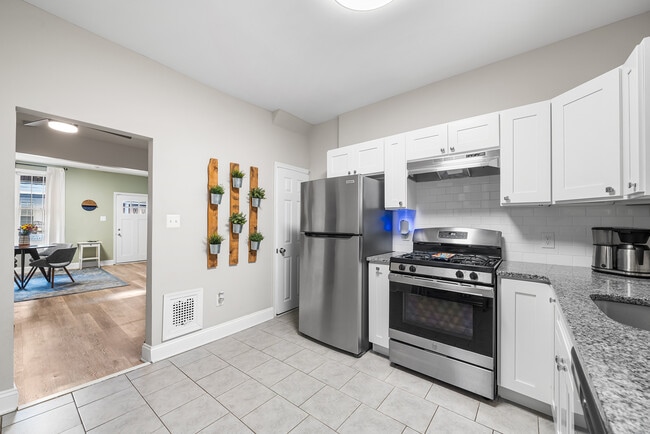 Photo - 1542 N Hollywood St