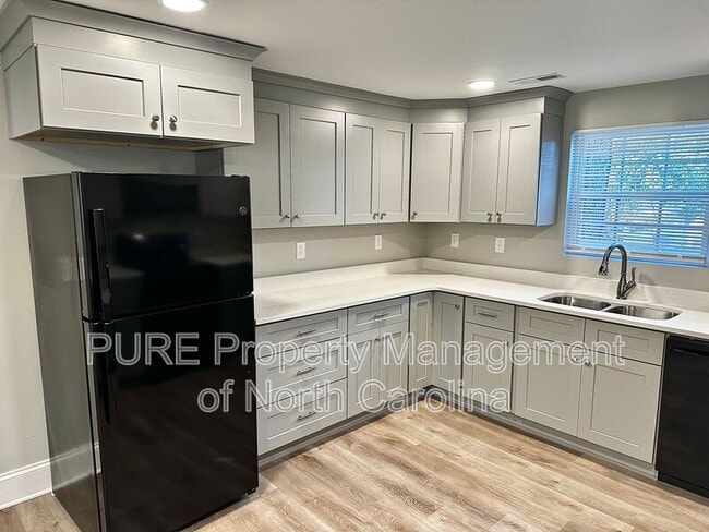 Photo - 708 Union St S