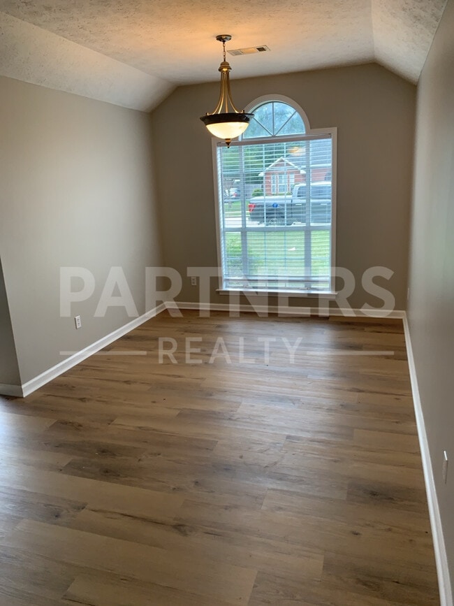 Photo - 6208 Sandy Ridge Curv