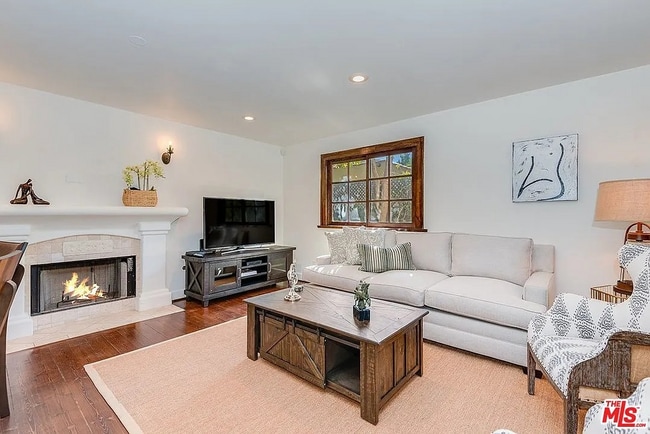 Photo - 835 N Sycamore Ave