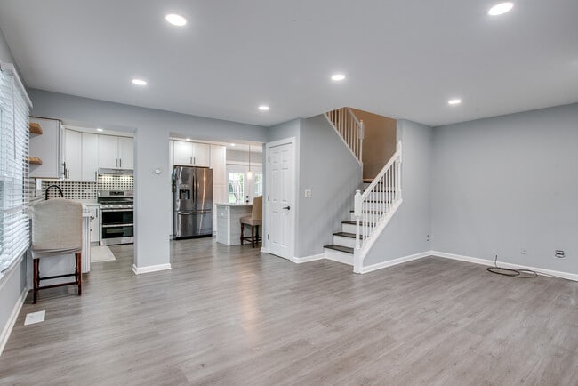 Photo - 3110 Winchester Ct E