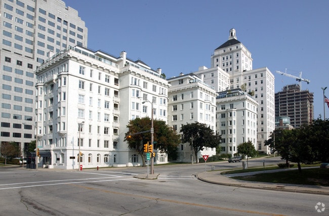 Photo - Cudahy Tower Apartments