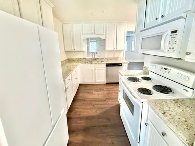 Photo - Newly Renovated 3BR home in East Memphis near the Botanical Gardens now available!