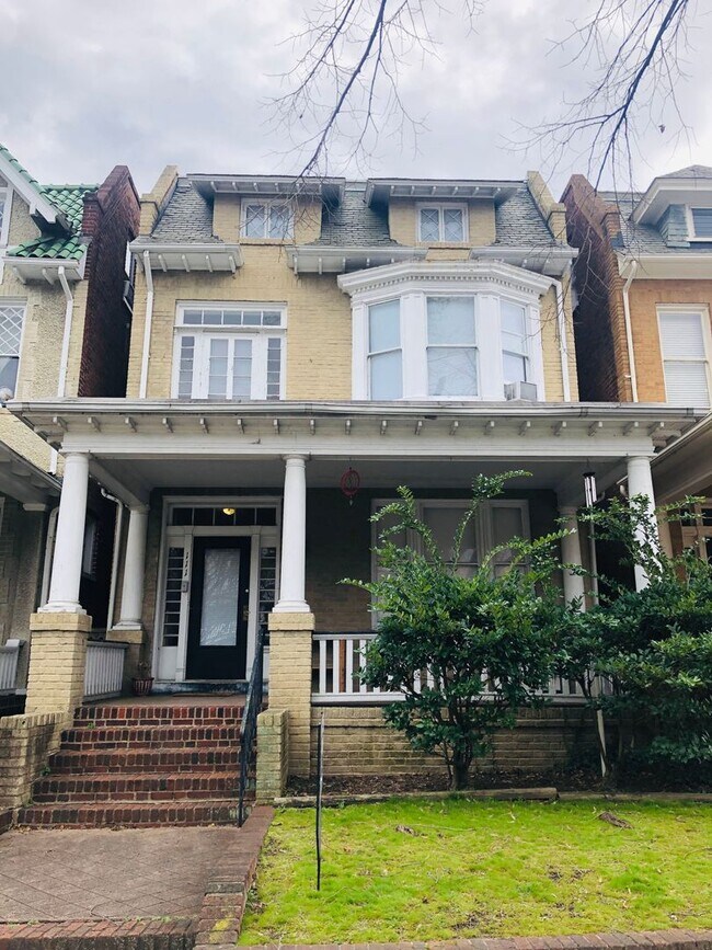 Building Photo - 111 N Arthur Ashe Blvd Unit Apt. 02