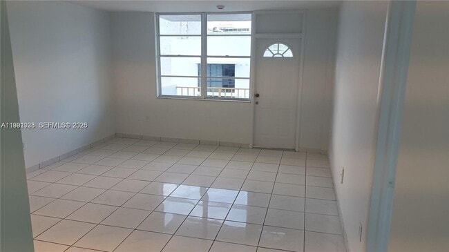 Photo - 245 18th St Unidad 703