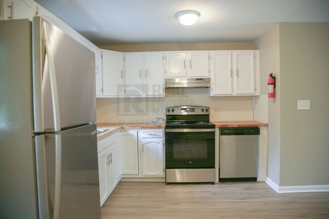 Building Photo - 11 Hickey St Unit 5