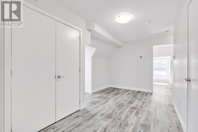 Photo - 261 Somerset St. E Unit 5