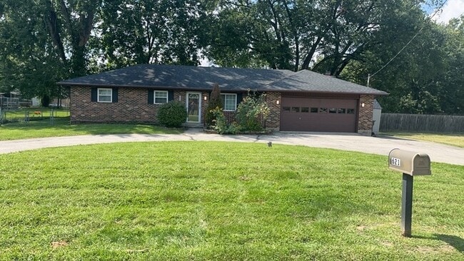 Building Photo - 621 Waneta Ave