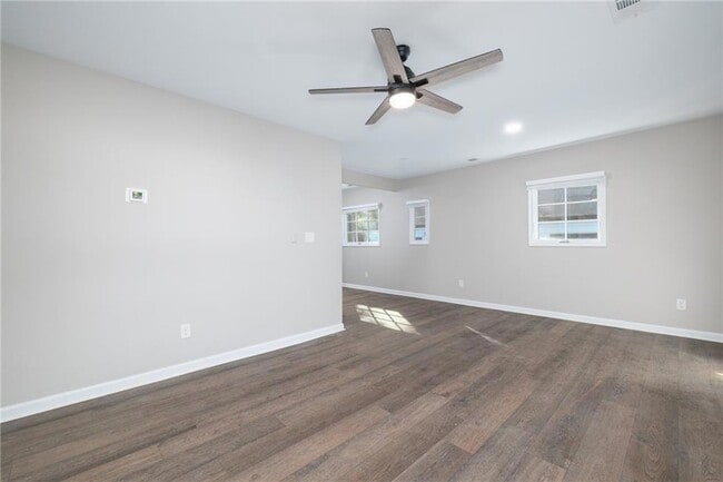 Photo - 896 Oakland Dr SW