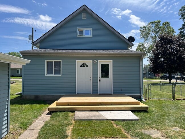 Photo - 108 W 5th St
