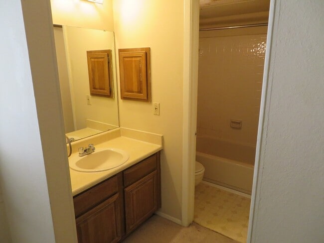 Photo - 708 Graham Pl