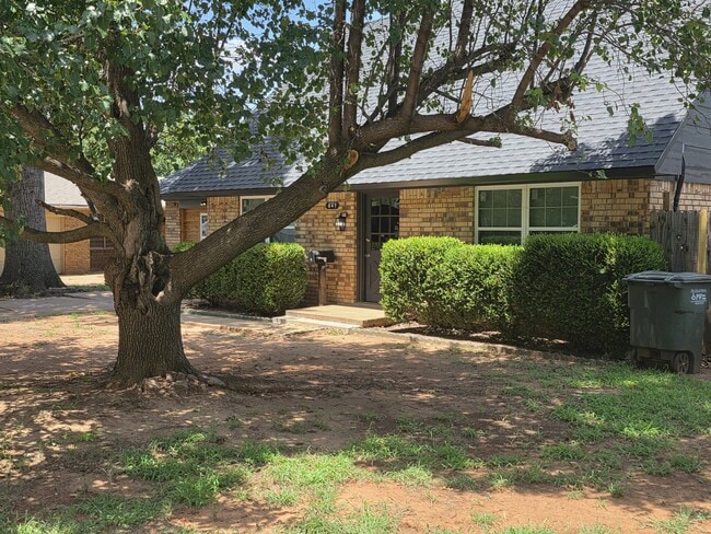 Photo - 641 Redstone Ave