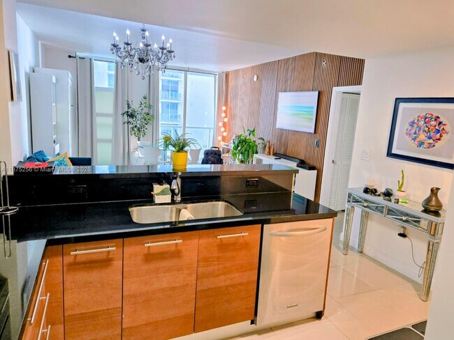 Building Photo - 253 NE 2nd St Unit 1506 Rental