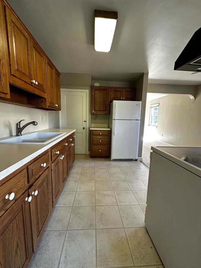 Photo - Spacious 2 Bedroom Home with Sunroom and Plenty of Storage!