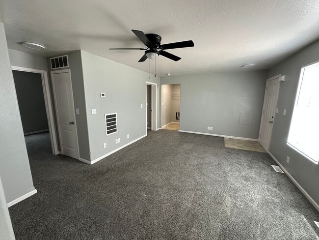 Building Photo - Aubrey Meadows Unit B