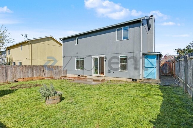 Photo - 19000 SW Strickland Dr