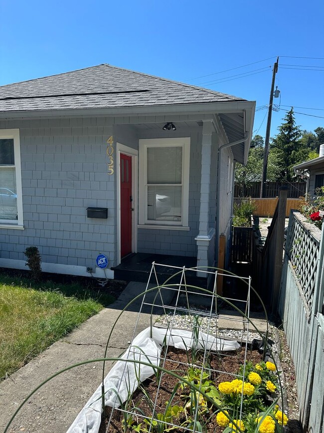 Photo - Mt Baker lower unit 2 bed and 1 bath next ...