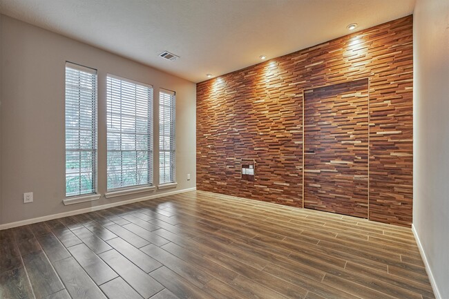 Photo - 1618 Calmar Dr