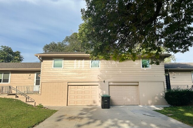 Photo - Aksarben Duplex