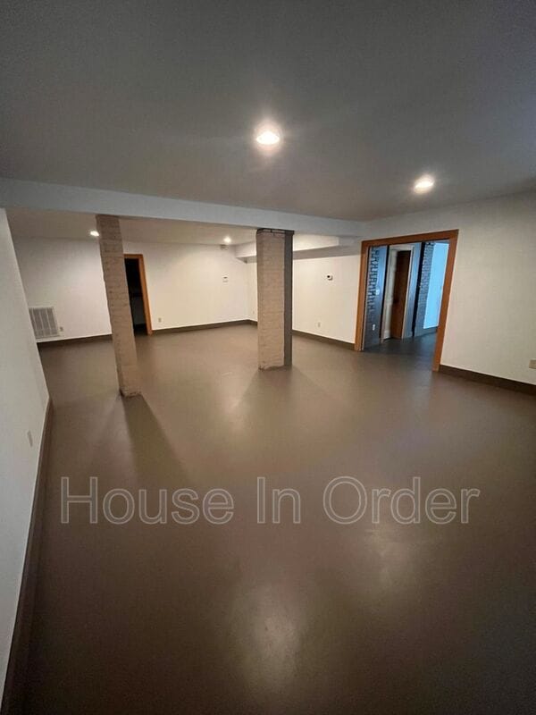 Photo - 127 Flint St