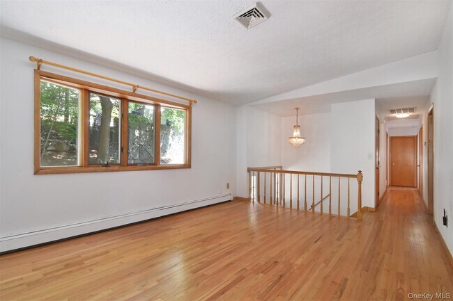 Photo - 32 Springwood Ave