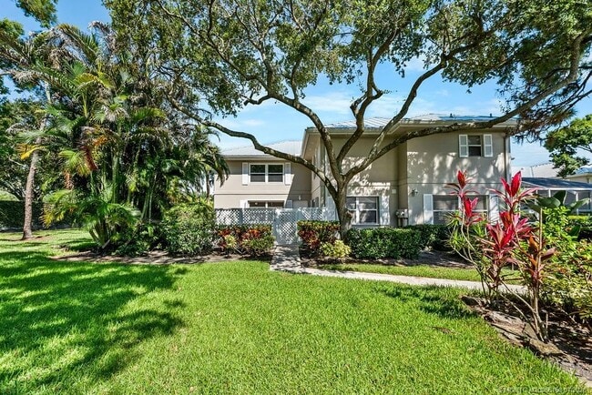 Photo - 2905 SW Lakemont Pl