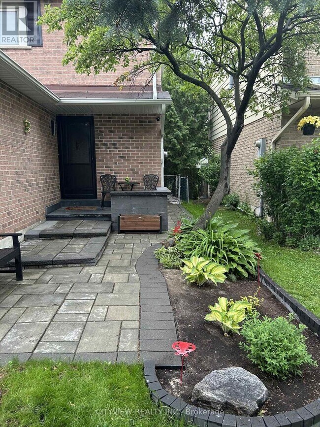 Photo - 7025 Hickling Crescent