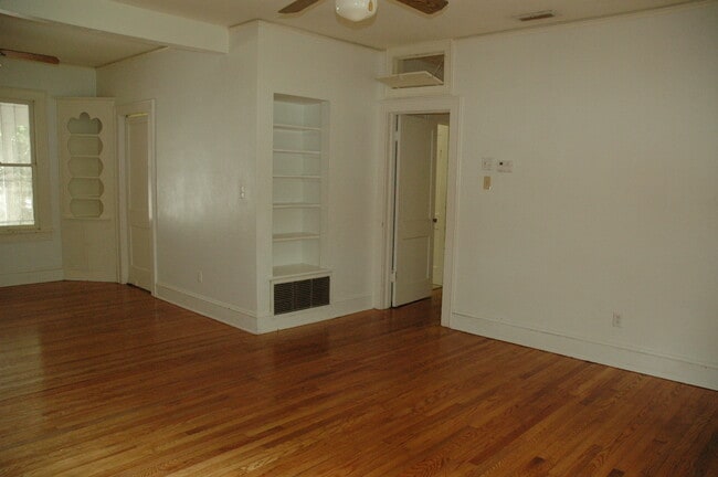 Photo - Perfect 3 Bedroom, 2 Bathroom House -- Walk to UF!