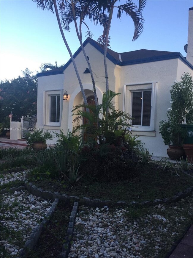 Building Photo - 1662 SW 12th St Unit 1662 Rental