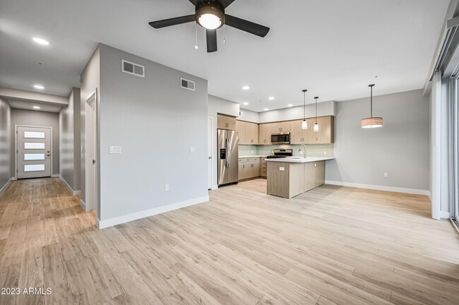 Photo - 1023 W 5th St Unit 1012