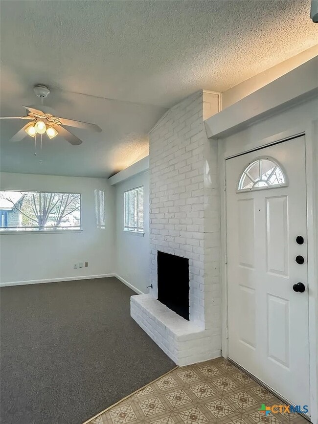Photo - 1901 Joy Ln